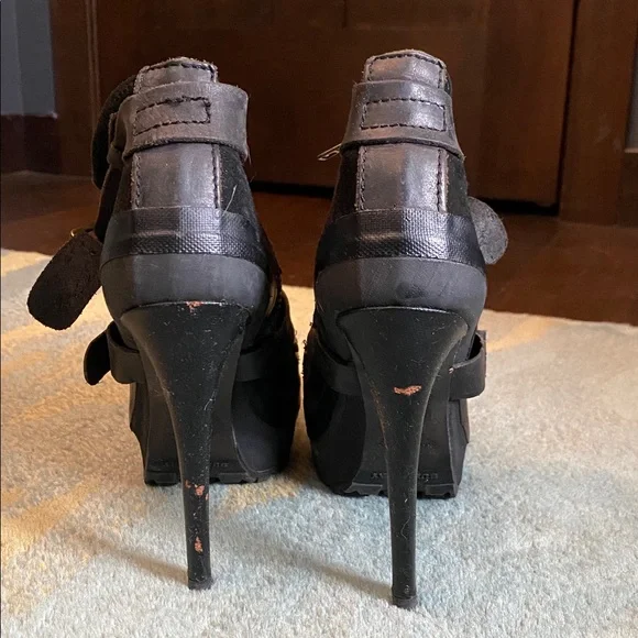 Burberry Aviator Buckle Black Buckle Heels Size 37.5 - Picture 3 of 10